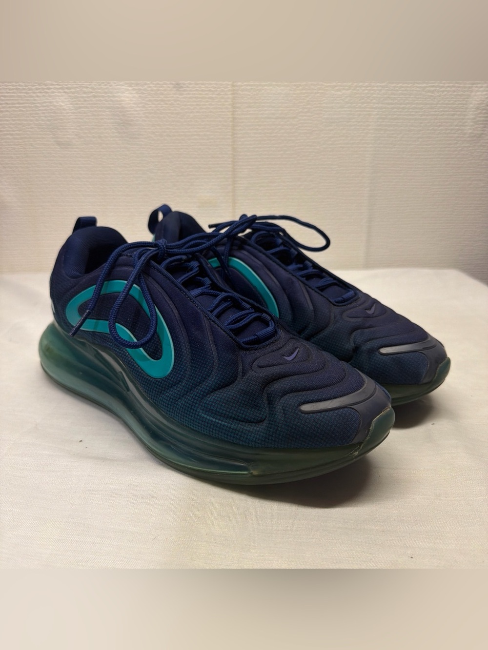 Nike Air Max 720 Men’s Low Top Lace-Up Sneakers Blue/Green Air Cushioned Mens